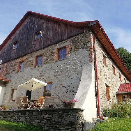 Gosciniec Sliwkowy Sad Alojamento de Turismo Rural Gniewoszow (Lower Silesia)